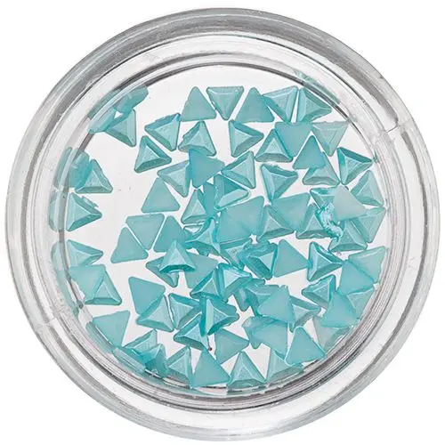 Triunghiuri nail art - decorațiuni perlate, turcoaz